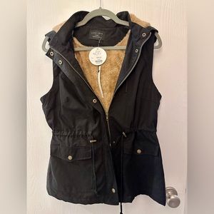 LOVE TREE NWT Black Faux Fur Lined Hooded Cargo Utility Vest | Size L